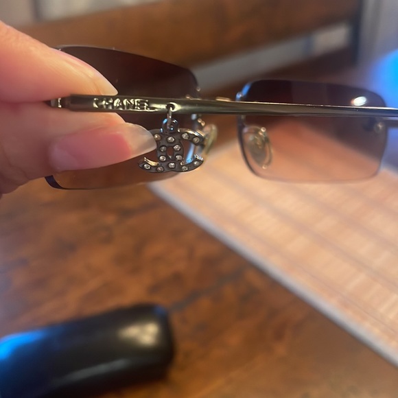 Chanel vintage sunglasses. - Picture 2 of 14